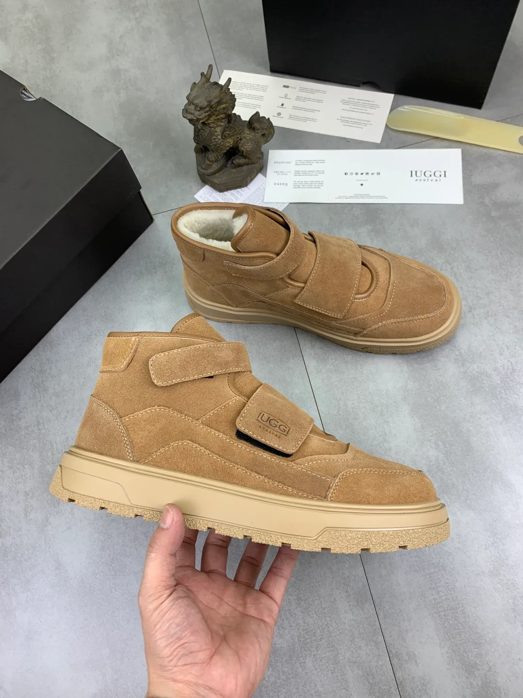 Men's shoes 💰P580 New arrival 🆕🆕🆕 26 New IUGGI Velcro men's shoes Fashionable and casual Velcro men's shoes. First layer suede cowhide + lining wool Rubber outsole Lightweight and non-slip Size: 39-44 Color: three colors